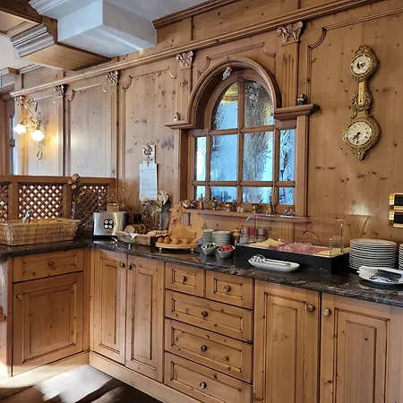 Garni Royal Hotel 3*