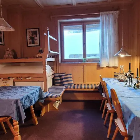 Ξενοδοχείο Garni Royal 3*