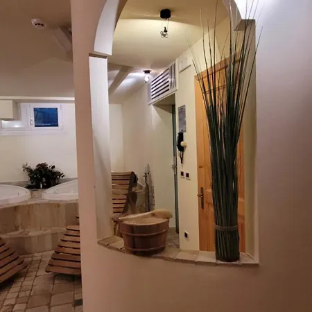 Ξενοδοχείο Garni Royal 3*