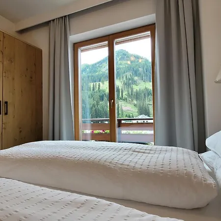 Ξενοδοχείο Garni Royal 3*