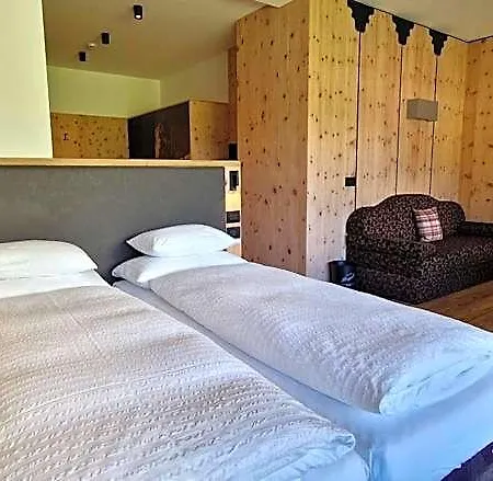 Garni Royal 3* אראבה