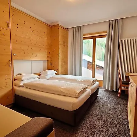 מלון Garni Royal 3*