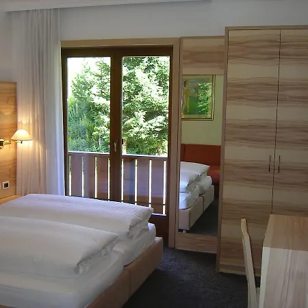 Hotell Garni Royal 3*